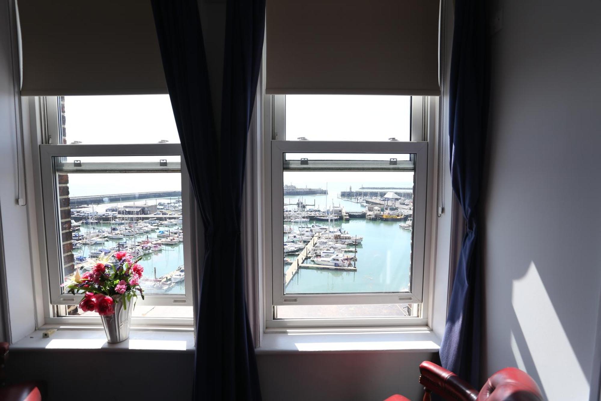 Royal Temple Yacht Club Hotel Ramsgate Exterior photo